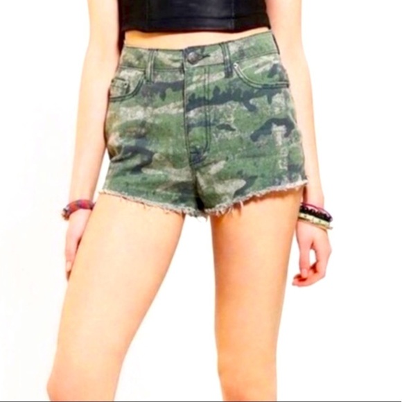 BDG Urban Outfitters Camo Dree High Rise Jean Denim Shorts 28 cutoff - Picture 1 of 7